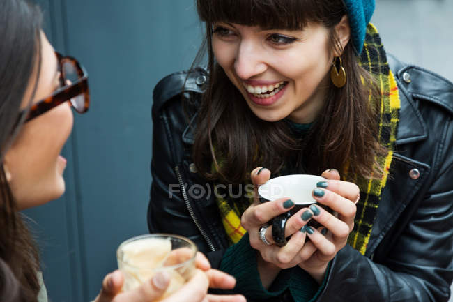 Young women cupping coffee and tea — Stock Photo