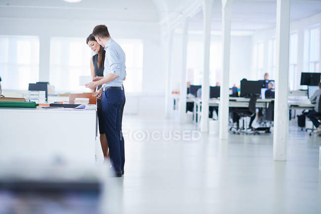 Colleagues in office looking at architectural model — Stock Photo