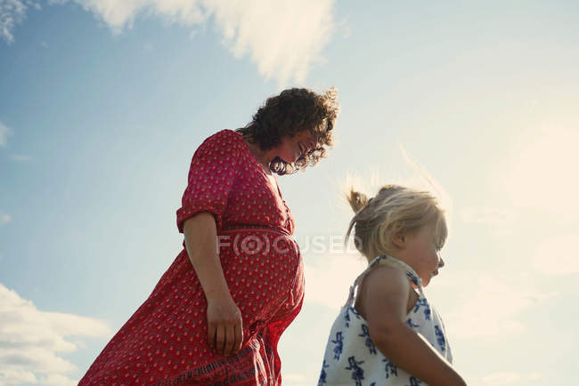 Female toddler strolling with mother — Stock Photo