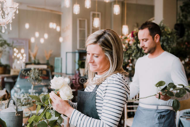 Two florists arranging flowers — Stock Photo