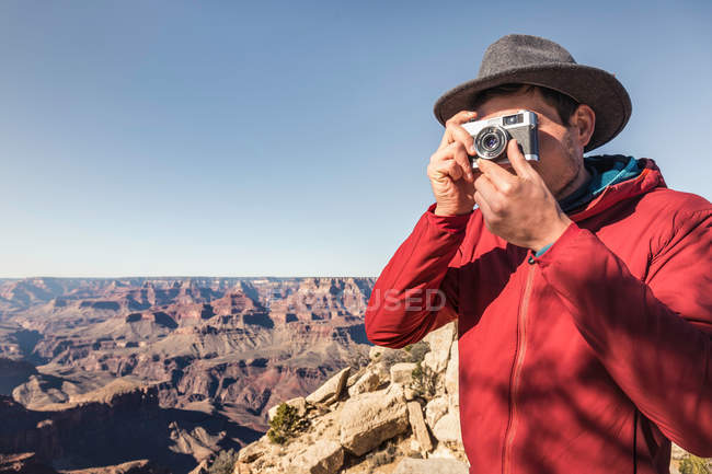 Fotografía turística masculina - foto de stock