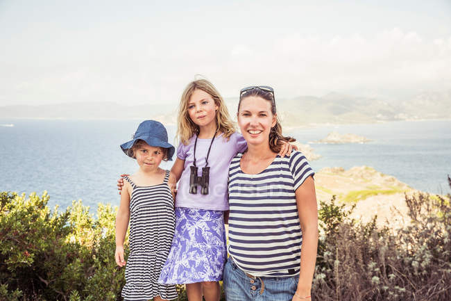 Portrait of mother standing with two daughters — Stock Photo