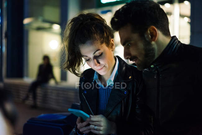 Couple using mobile phone — Stock Photo