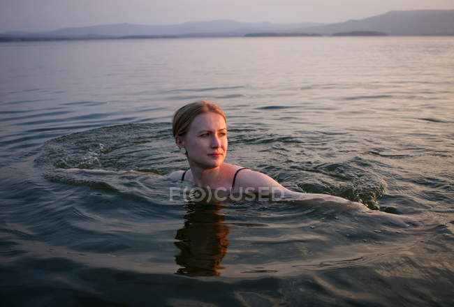Woman swimming in river — Stock Photo