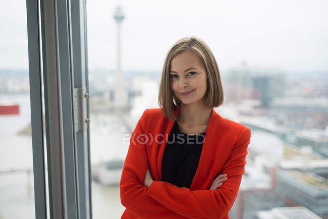 Business woman in front of office window — стоковое фото