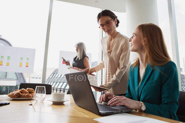 Businesswomen preparing presentation in meeting room — Stock Photo