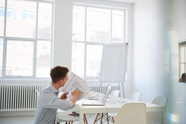 Architect in office with architectural model — Stock Photo