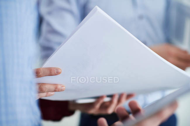 Colleagues holding paperwork — Stock Photo