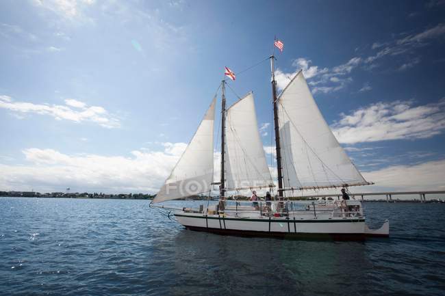 Group of friends on sailing boat — Stock Photo