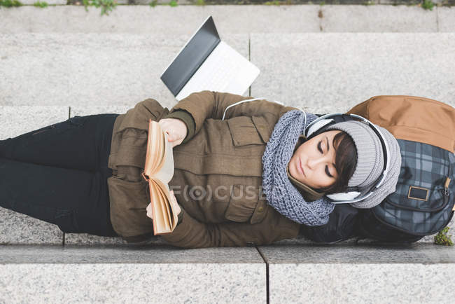 Female backpacker lying on back — Stock Photo