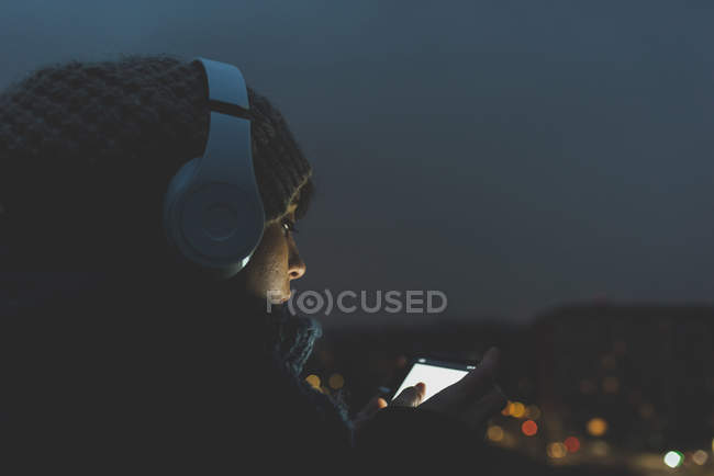 Woman wearing headphones — Stock Photo