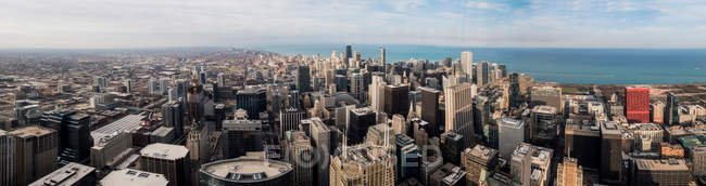 Перегляд Чикаго з від торгового району Чудова миля — стокове фото