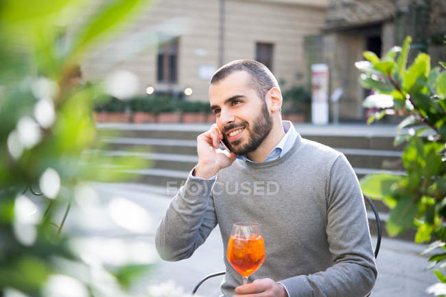 Young man using smartphone — Stock Photo