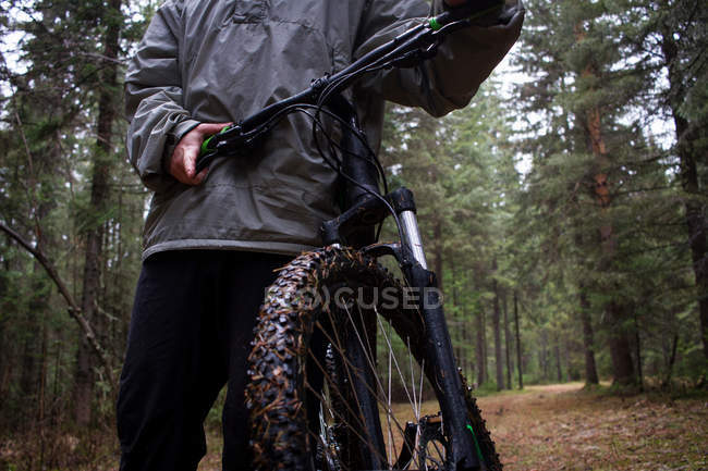 Male mountain biker — Stock Photo