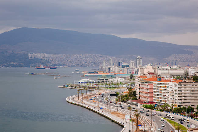 Vista aérea de la ciudad y el mar Egeo - foto de stock