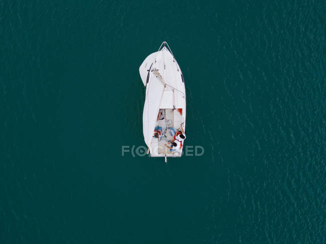 Sailing boat on lake, overhead view — Stock Photo