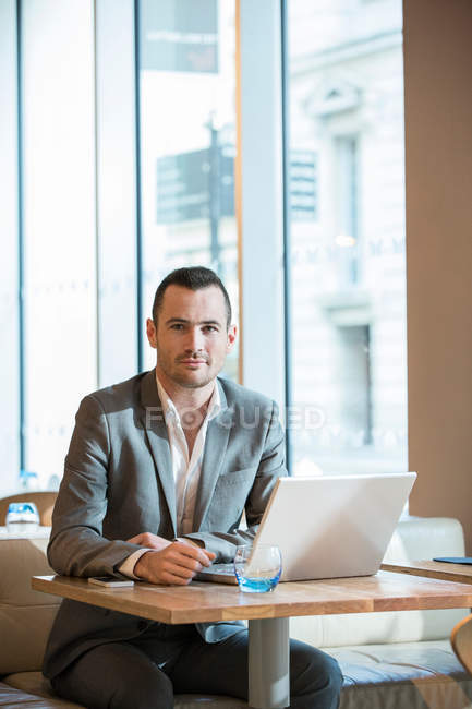 Businessman working in cafe — Stock Photo