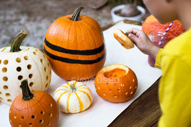 Boy lifting pumpkin — Stock Photo