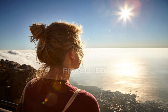 Mulher no topo da Montanha da Mesa — Fotografia de Stock
