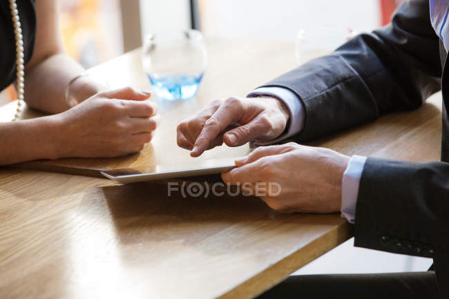 Businessman and businesswoman working — Stock Photo