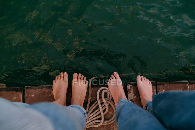 Two women standing on pier — Stock Photo