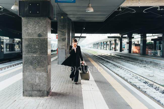 Businesswoman in train station — Stock Photo