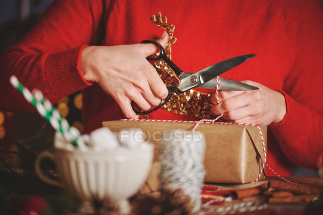 Woman wrapping christmas gift — Stock Photo
