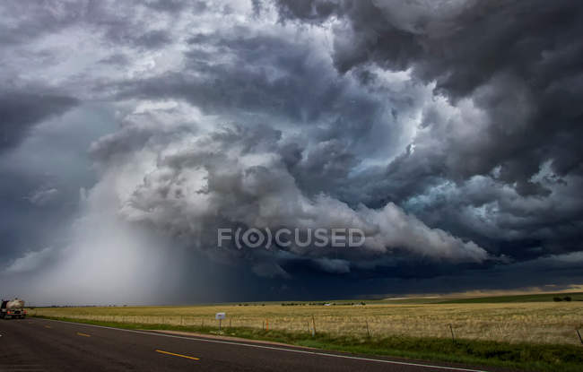 Temporale tornado sulla zona rurale — Foto stock