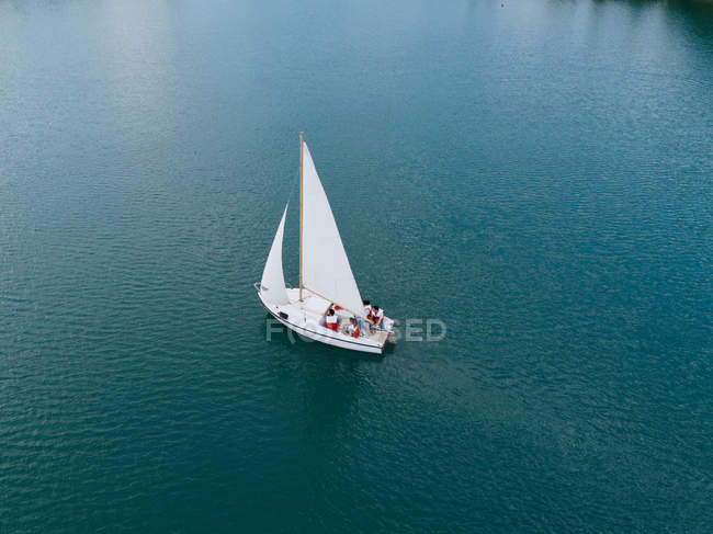 Sailing boat on lake — Stock Photo