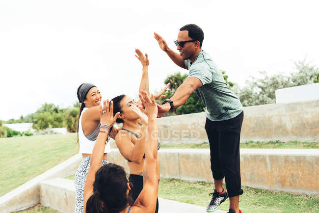 Women celebrating workout with personal trainer — Stock Photo