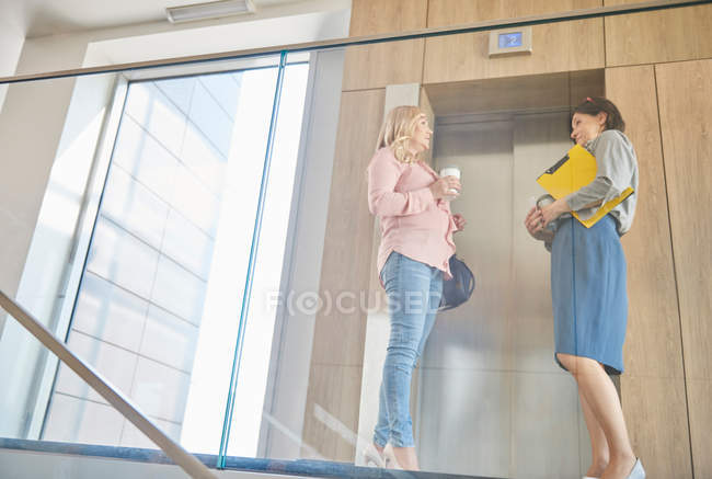 Colleagues in office building — Stock Photo