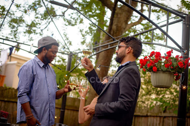 People at garden party — Stock Photo