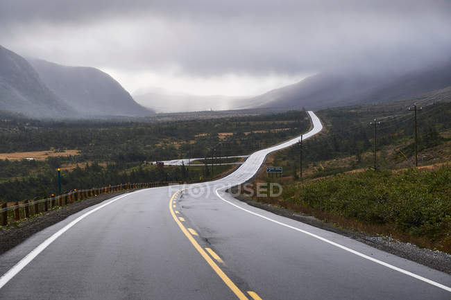 Winding rural road — Stock Photo