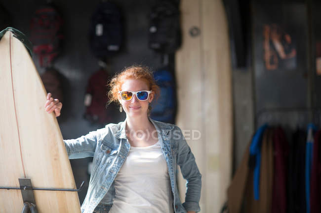 Woman working in board shop — Stock Photo