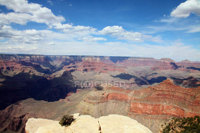 Grand Canyon von der Klippe aus gesehen — Stockfoto