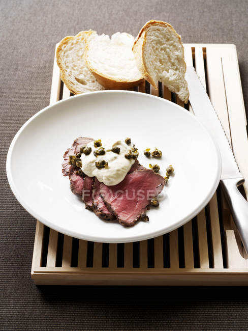 Veal fillet with capers — Stock Photo
