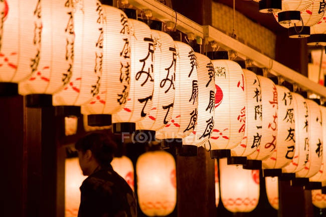 Lanterne giapponesi al tempio di Yasaka-jinja — Foto stock