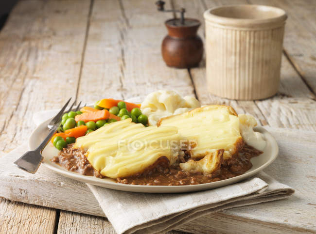 Cottage pie with vegetables — Stock Photo