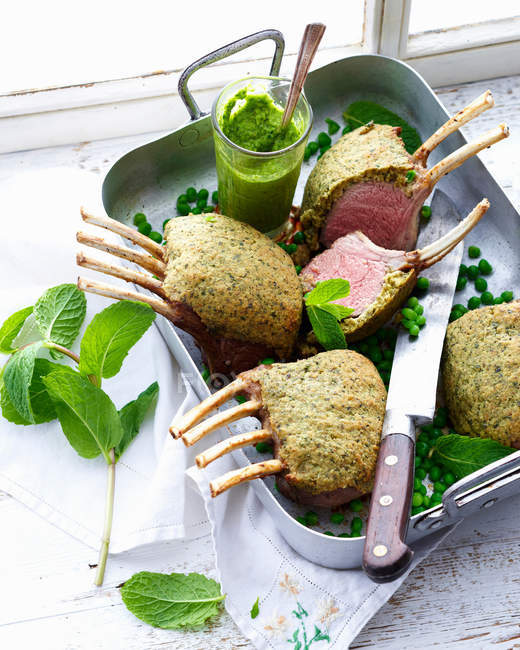 Crusted lamb chops with greenery — Stock Photo