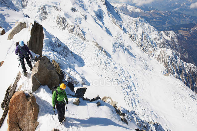 Two mountain climbers — Stock Photo
