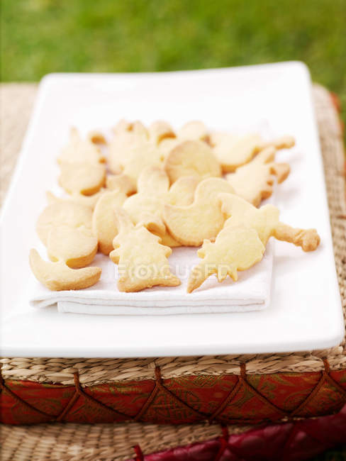 Shaped cookies on platter — Stock Photo