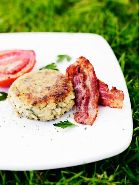 Bacon with biscuit and tomato — Stock Photo