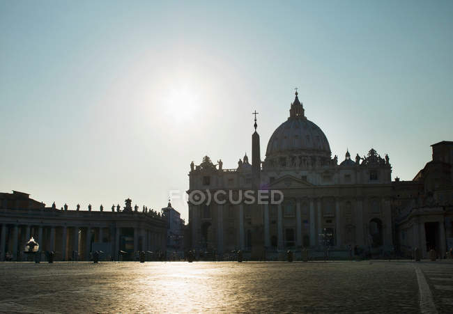 Silhouette of ornate domed cathedral — Stock Photo