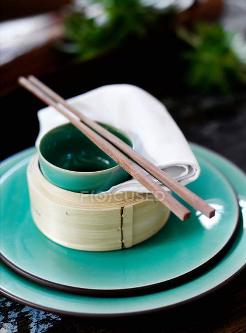 Bowl and chopsticks on rice steamer — Stock Photo