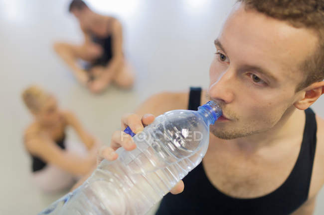 Dancer drinking water in studio — Stock Photo
