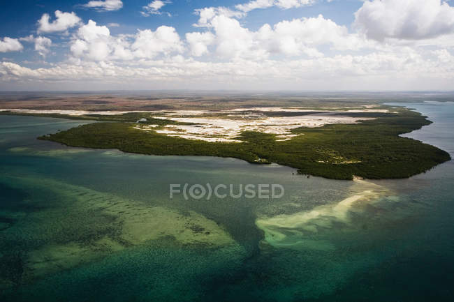 Vista de la isla tropical - foto de stock