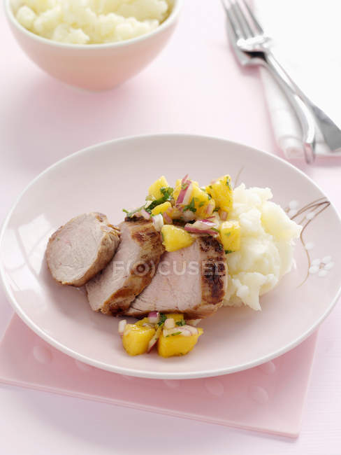 Roast pork with mango — Stock Photo
