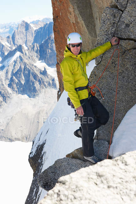 Portrait d'alpiniste souriant — Photo de stock