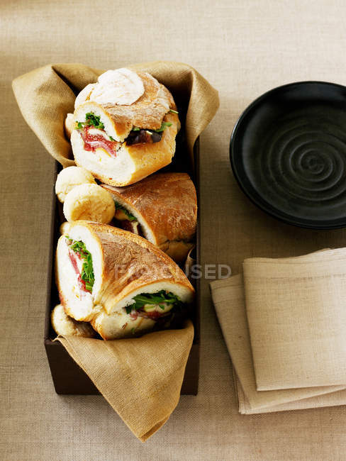 Бутерброди з інжиром та проскуйто — стокове фото