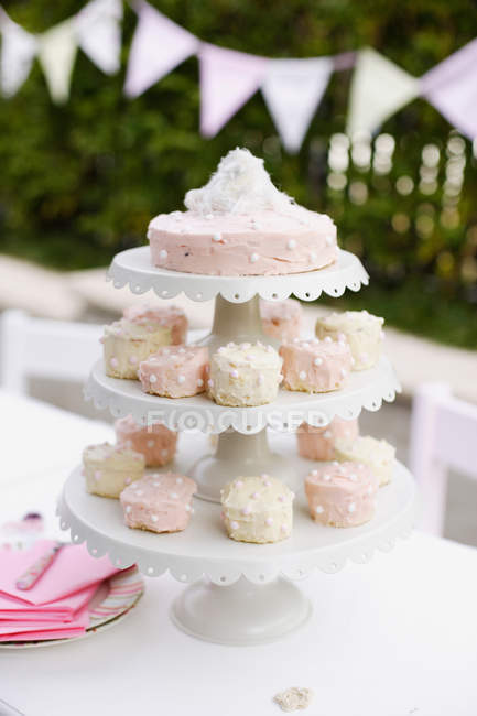 Tiered platters of cupcakes — Stock Photo